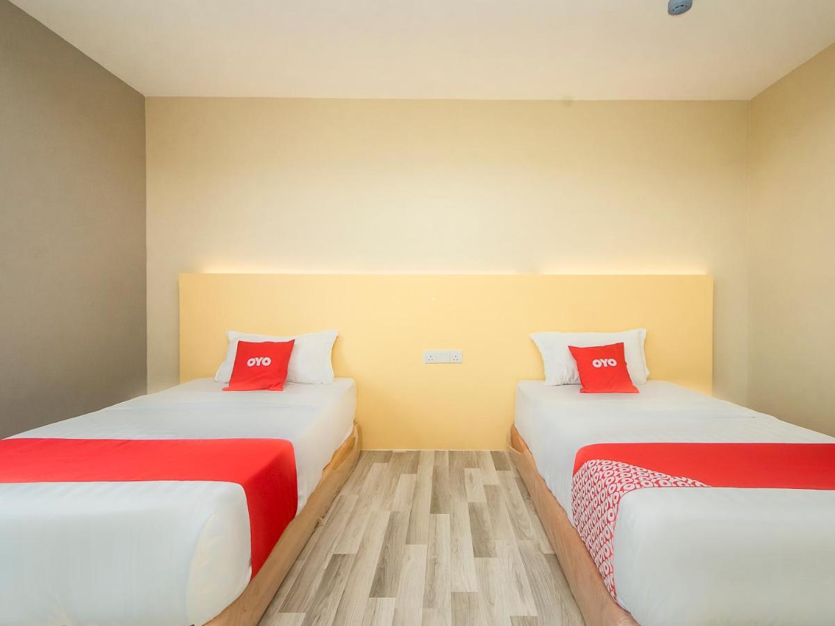 Oyo 90105 Towermas Hotel Сибу Экстерьер фото