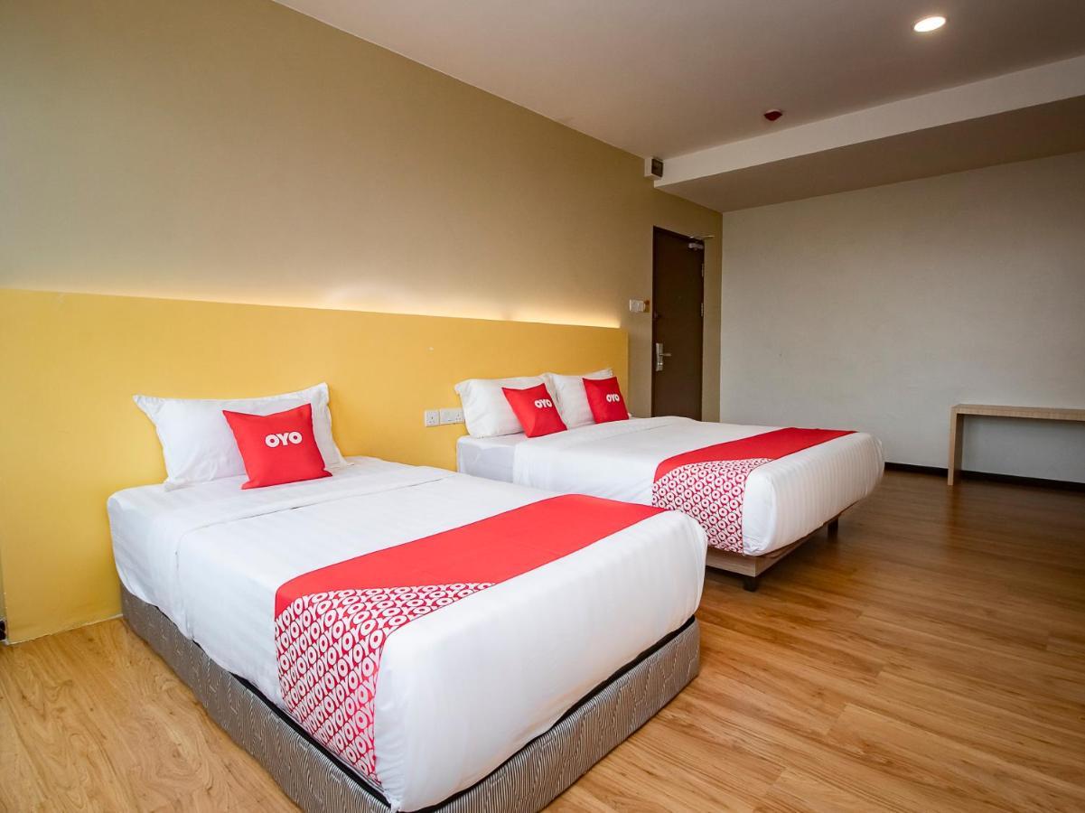 Oyo 90105 Towermas Hotel Сибу Экстерьер фото