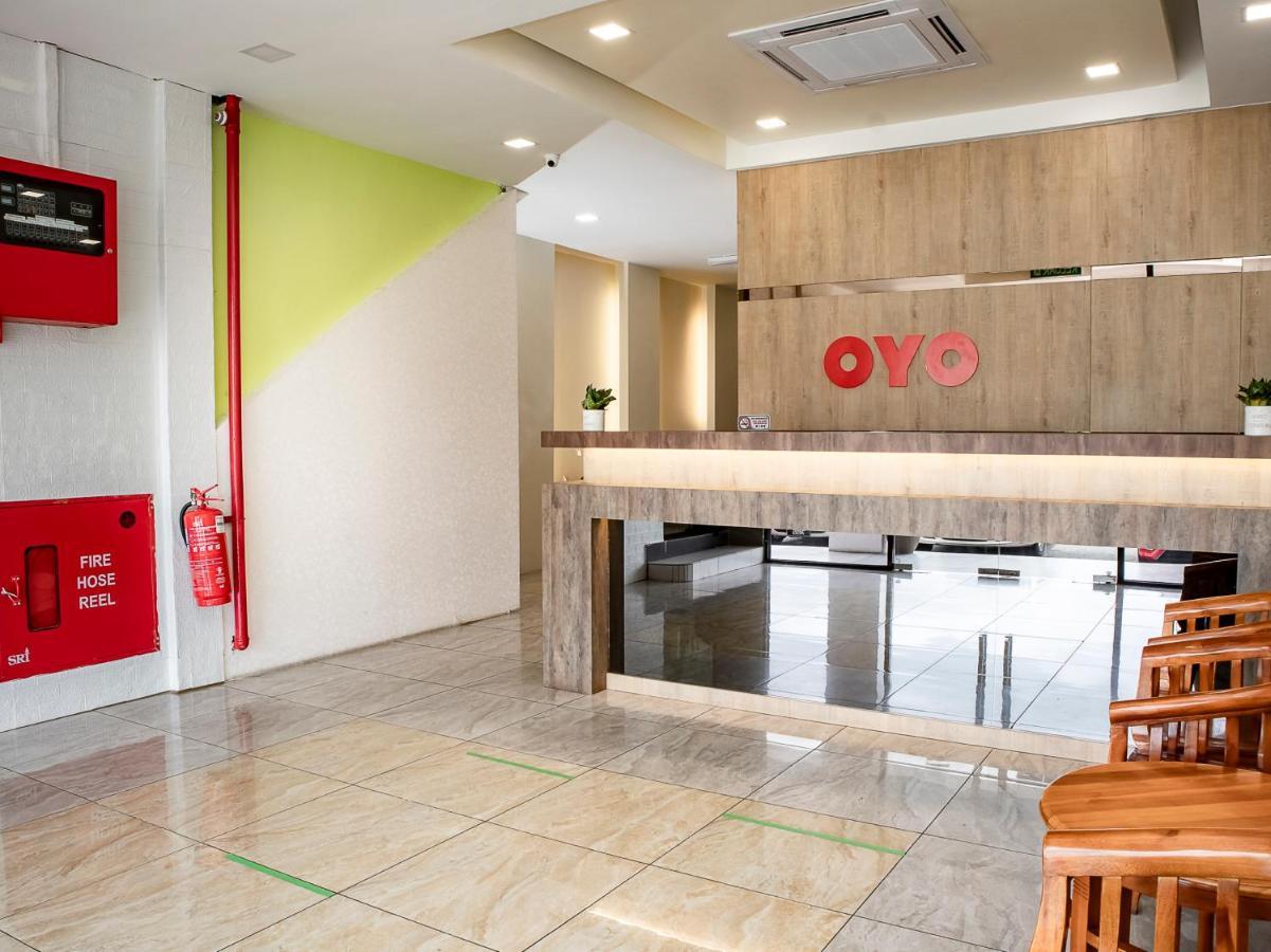 Oyo 90105 Towermas Hotel Сибу Экстерьер фото