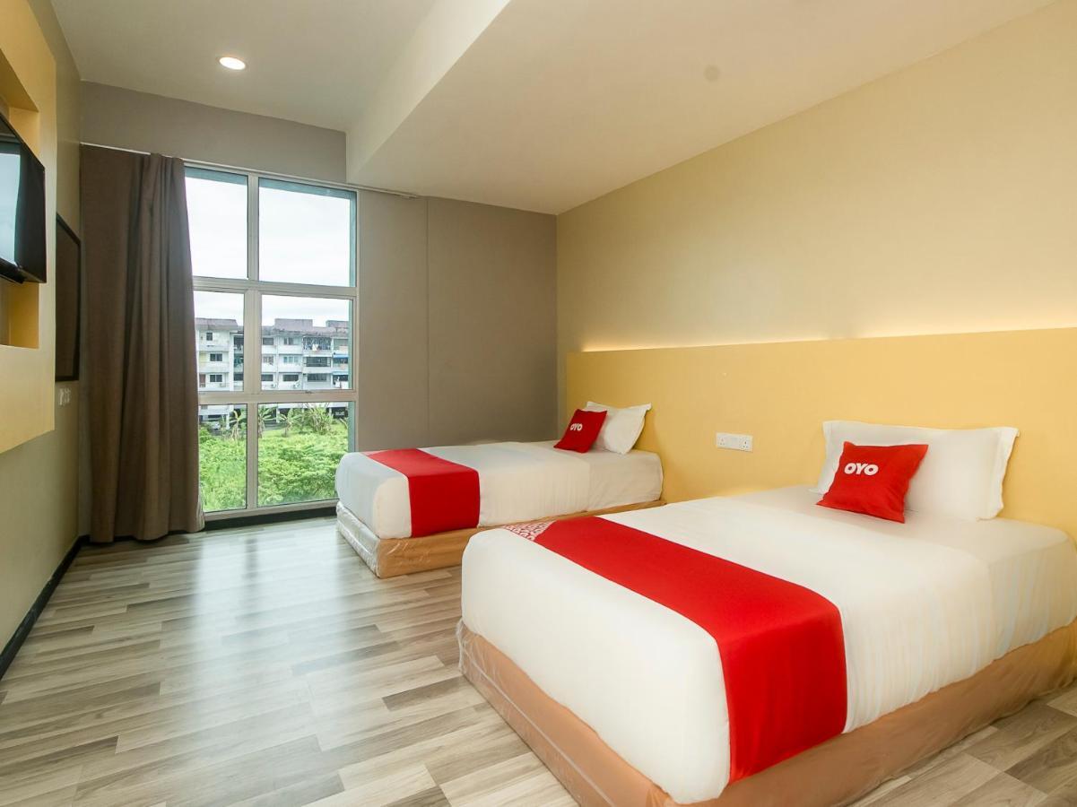 Oyo 90105 Towermas Hotel Сибу Экстерьер фото