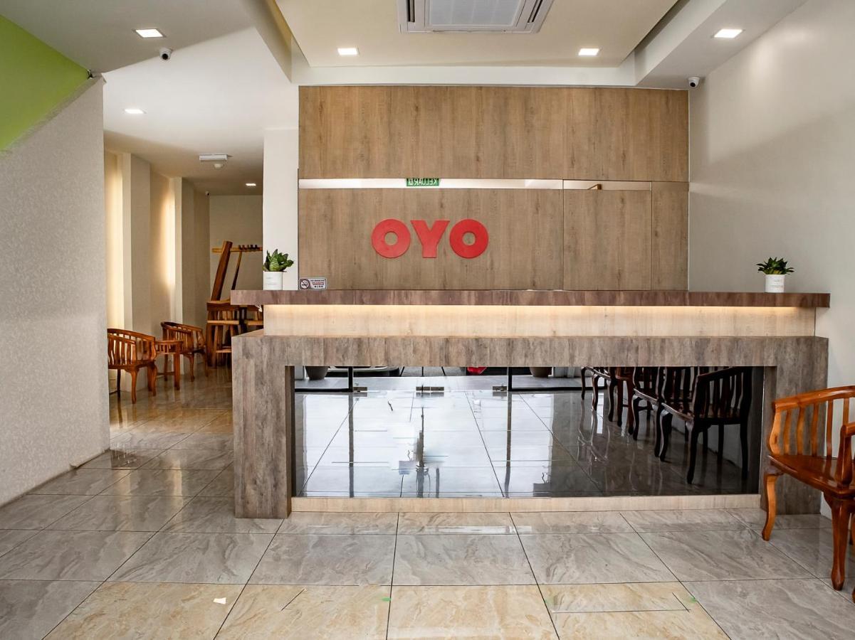 Oyo 90105 Towermas Hotel Сибу Экстерьер фото