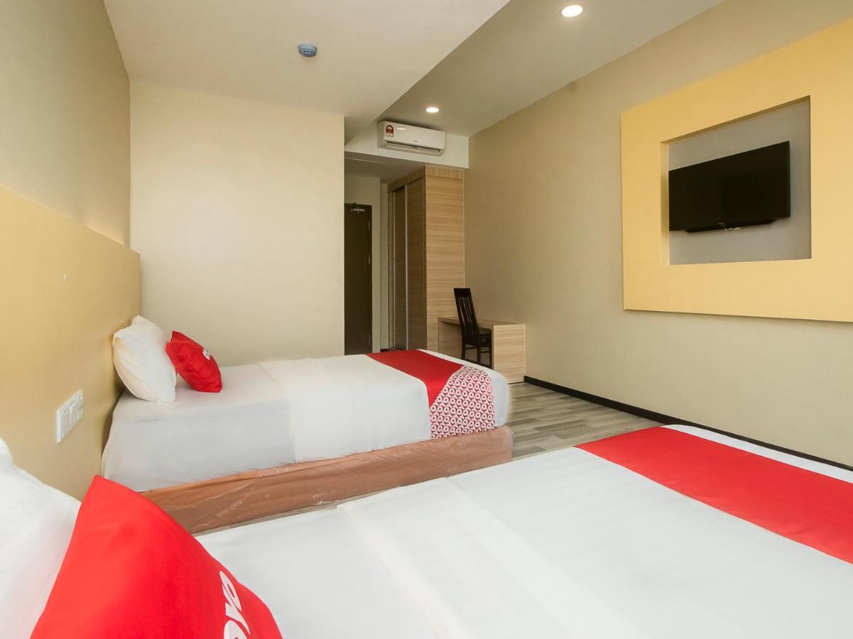 Oyo 90105 Towermas Hotel Сибу Экстерьер фото